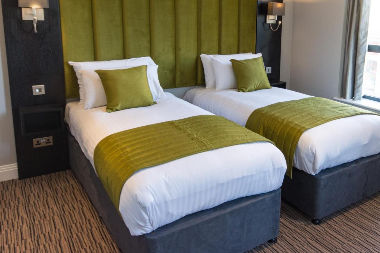 פרנהאם Hogs Back Hotel & Spa Nr Farnham מראה חיצוני תמונה