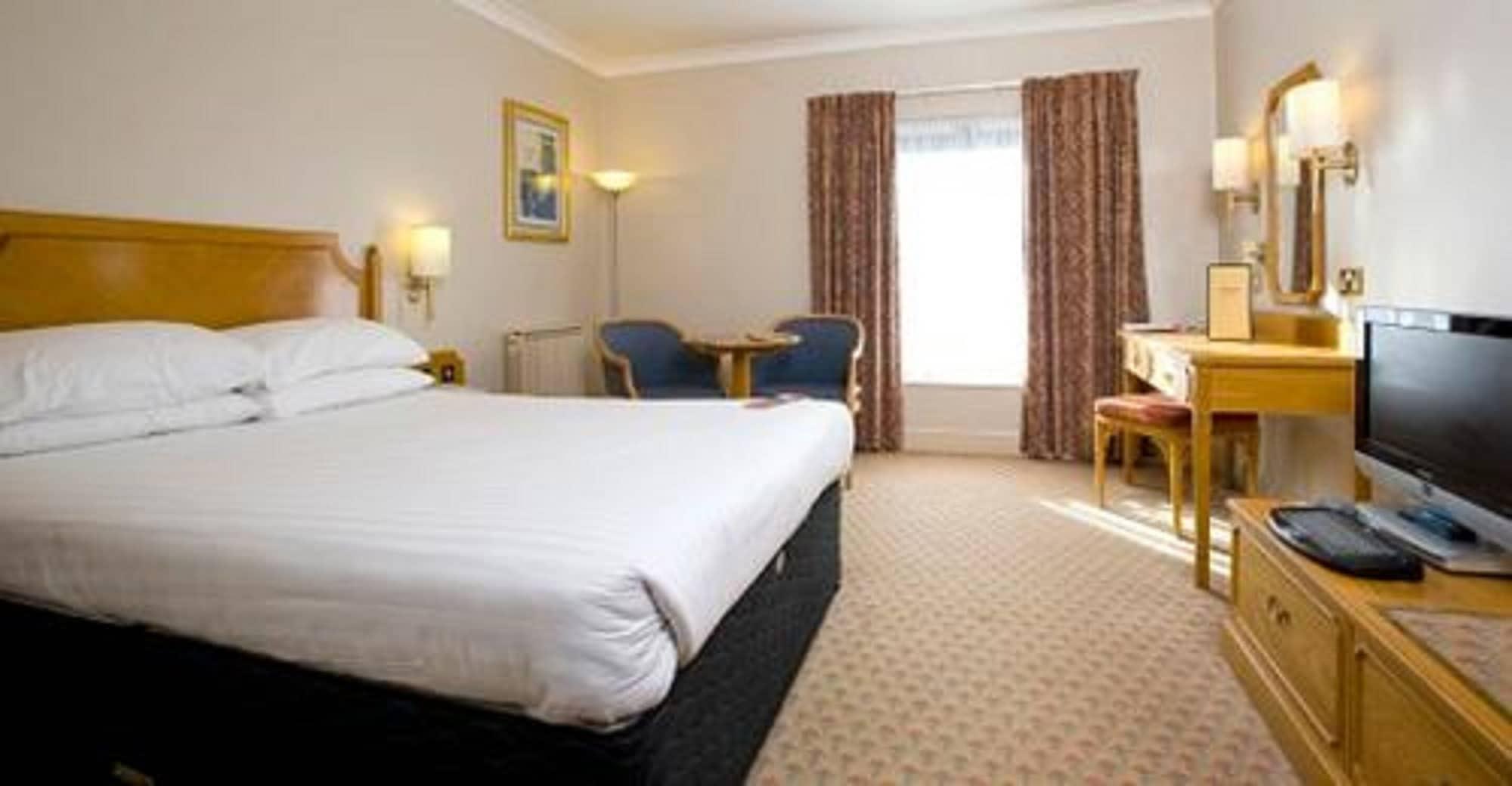 פרנהאם Hogs Back Hotel & Spa Nr Farnham מראה חיצוני תמונה