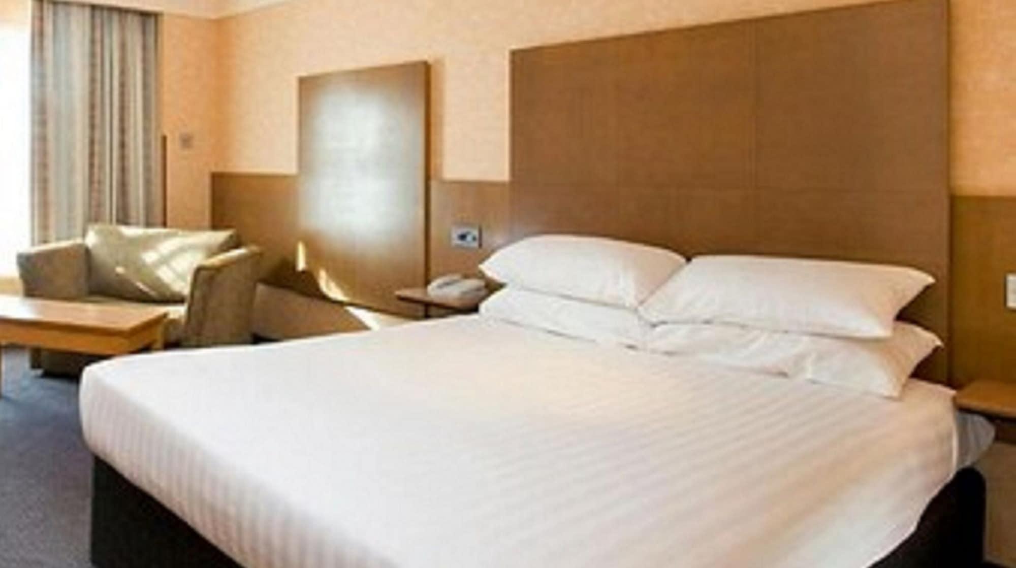 פרנהאם Hogs Back Hotel & Spa Nr Farnham מראה חיצוני תמונה