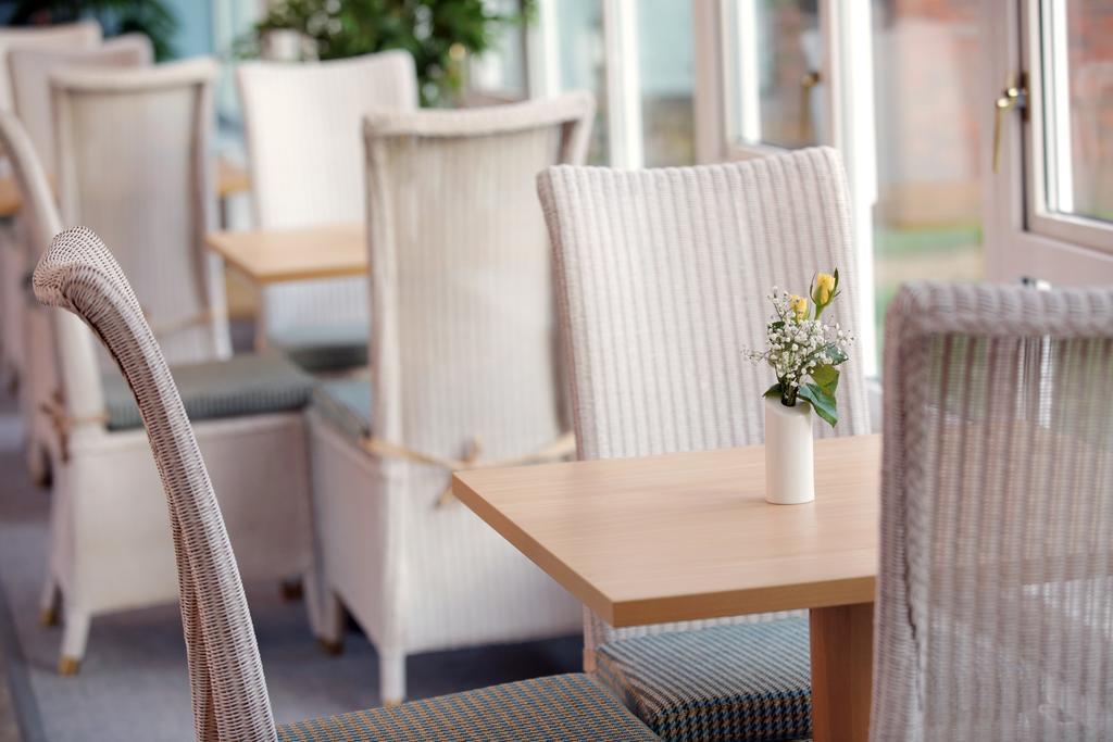 פרנהאם Hogs Back Hotel & Spa Nr Farnham מראה חיצוני תמונה