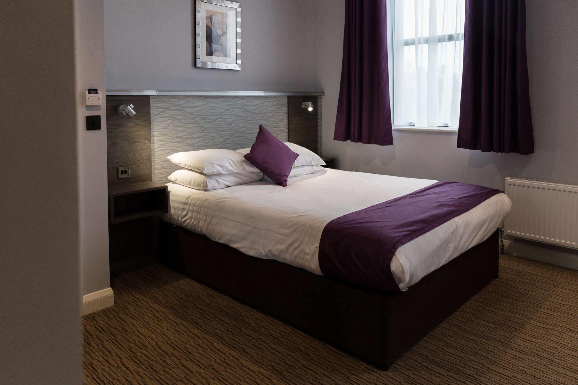 פרנהאם Hogs Back Hotel & Spa Nr Farnham מראה חיצוני תמונה